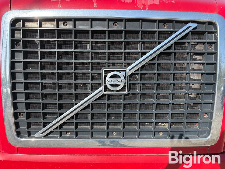 2015-volvo-10-image-9