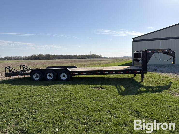 2009-load-max-tri/a-gooseneck-flatbed-trailer-image-4