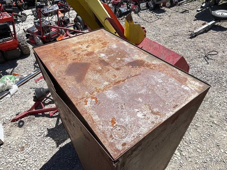 #7412-•-steel-cabinet-on-wheels-image-5