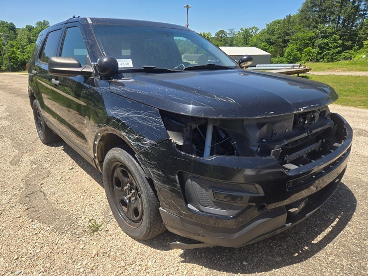 2016-ford-explorer-image-1
