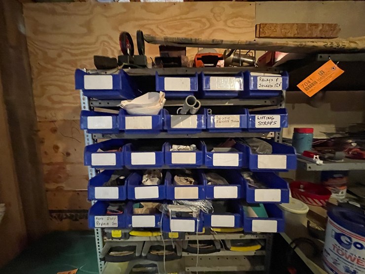 #7041-•-shelf-and-contents-image-4