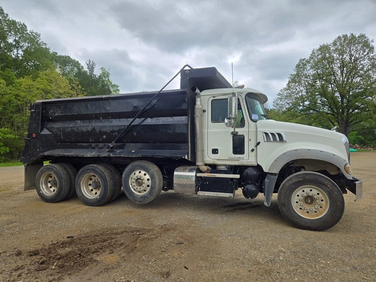 #24295-•-2011-mack-gu713-dump-truck-image-22