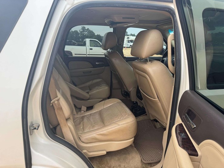 2011-gmc-yukon-image-16