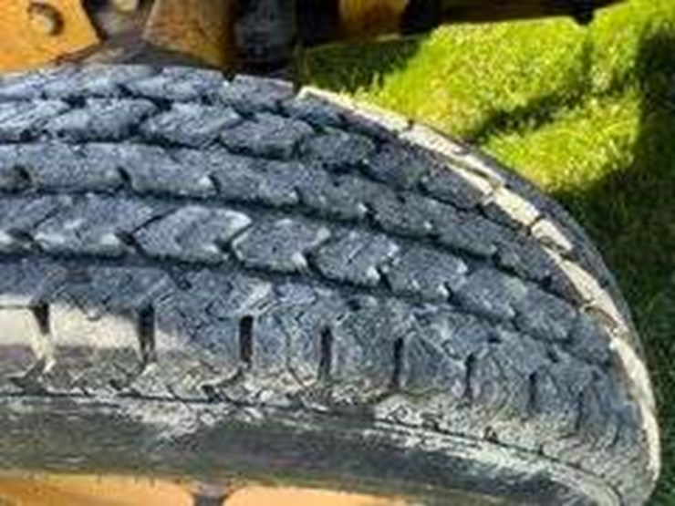 massey-ferguson-2200-image-17
