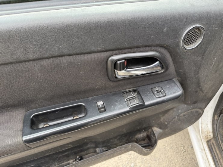 2012-chevrolet-colorado-image-25