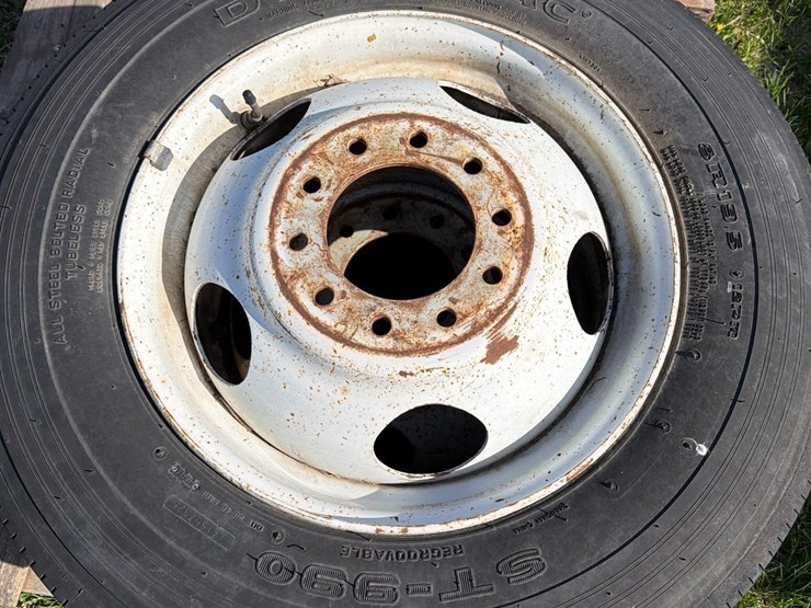 2-8r19.5-tires-image-5