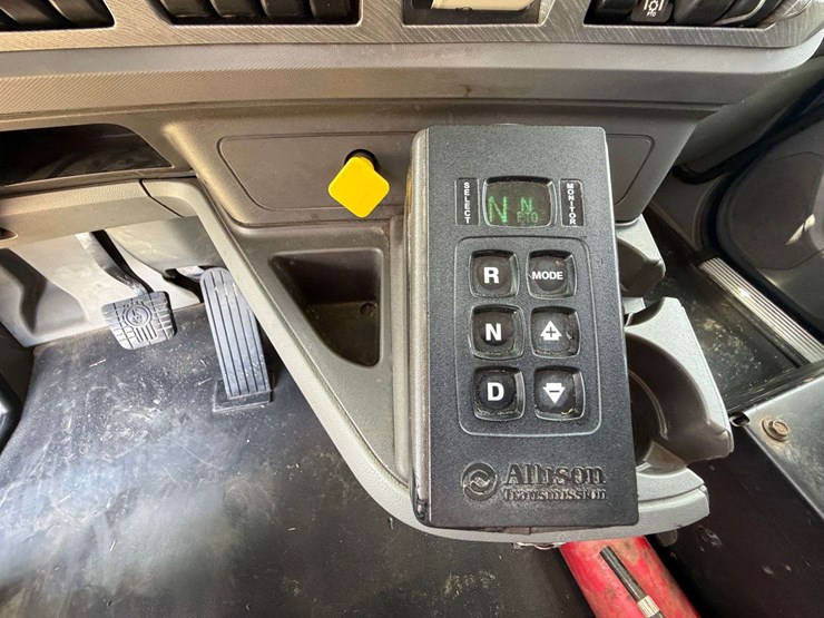 2016-kenworth-t880-image-33