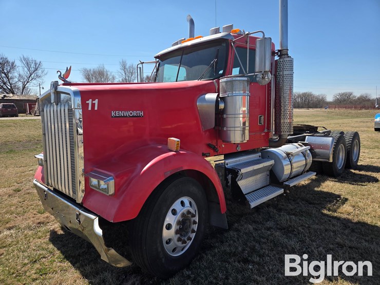 2000-kenworth-w900b-image-1