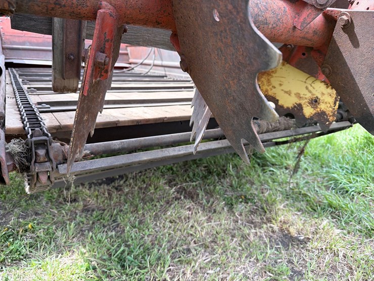 new-holland-512-image-10