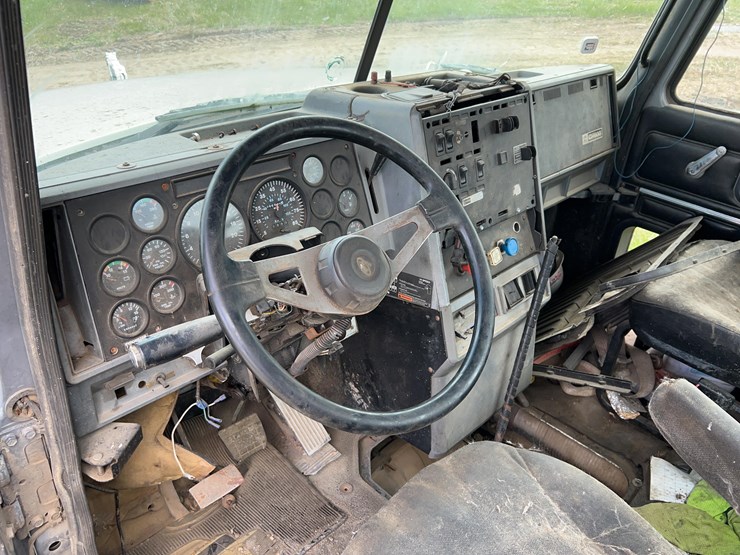 2000-mack-ch613-image-19