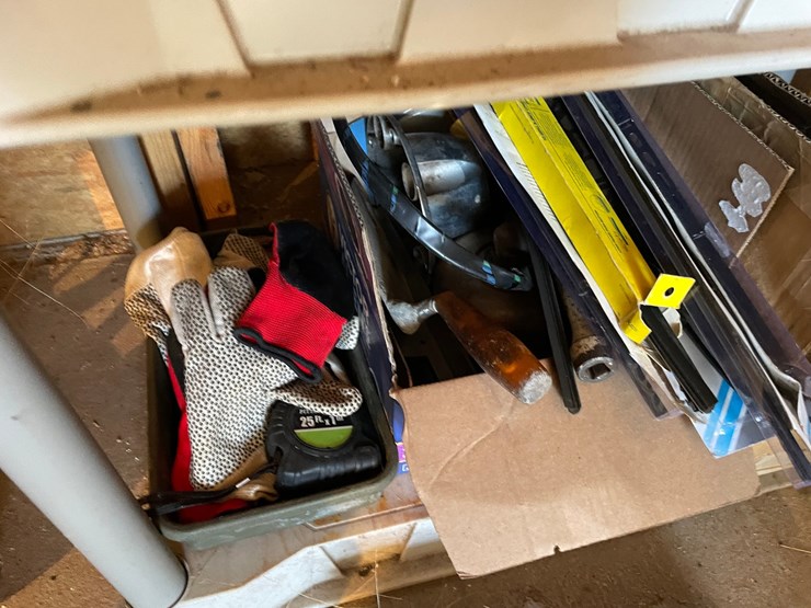 #7024-•-shelf,-cabinet-and-contents-image-9