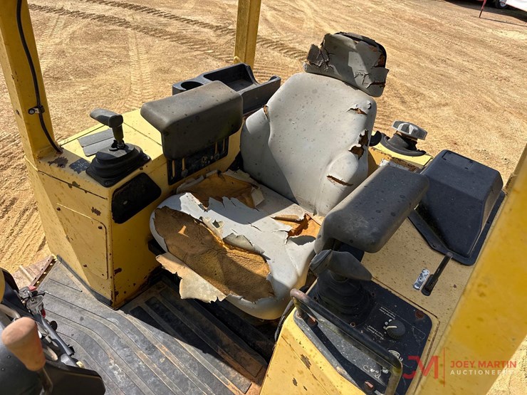 2001-deere-450h-lt-image-19