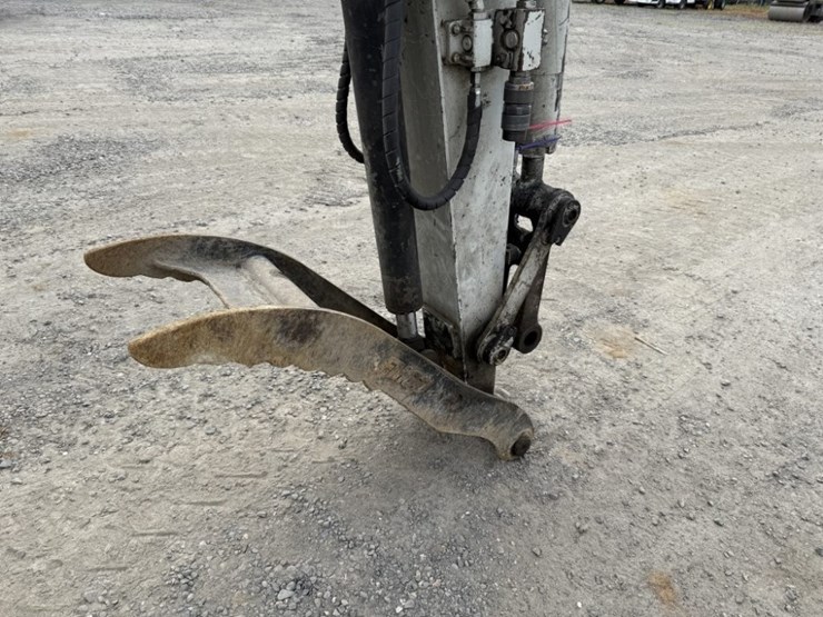 2017-takeuchi-tb260-image-14