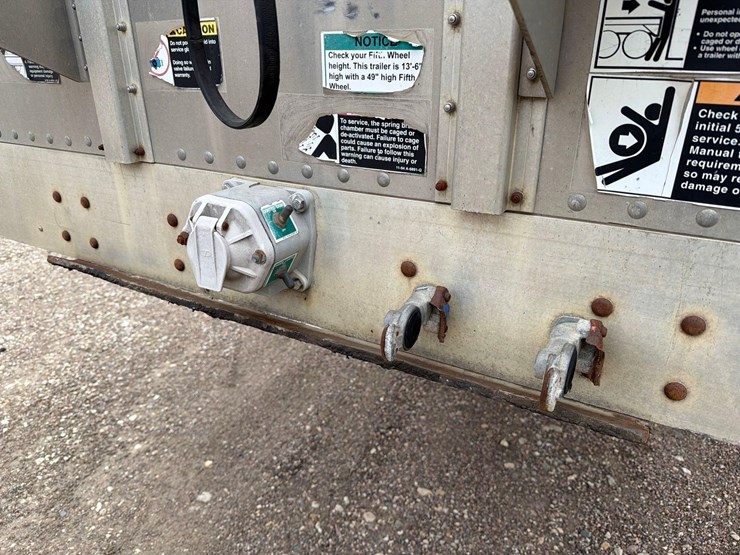 2008-wilson-livestock-trailer-image-18