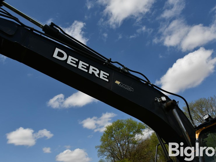 2014-deere-130g-image-16