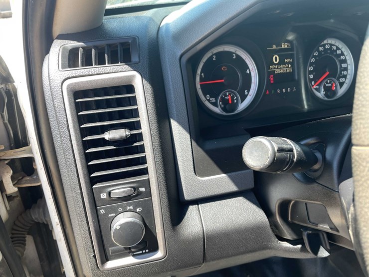 #6925-•-2013-ram-5500-heavy-duty-image-146
