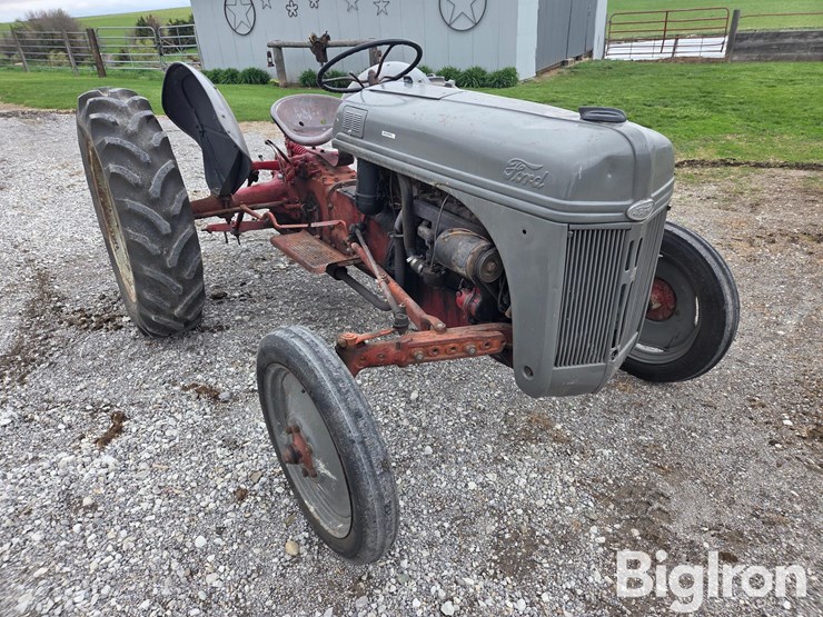 1950-ford-8n-image-3