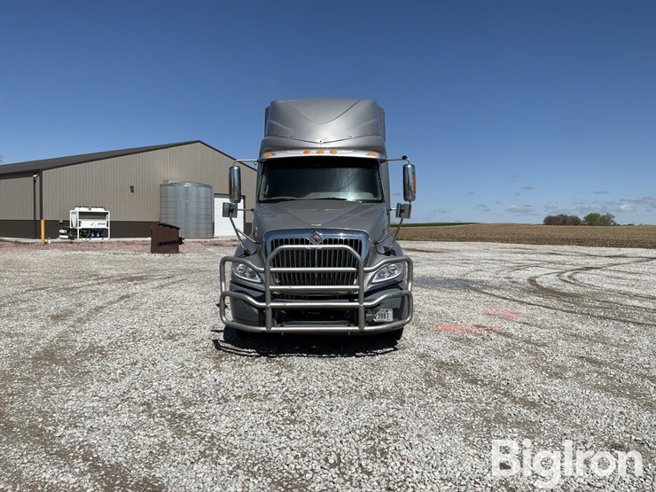 2016-international-prostar-image-2