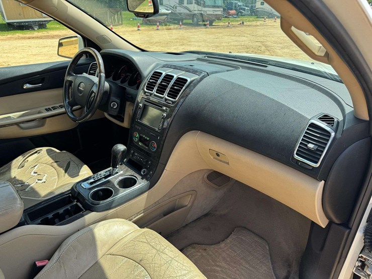 2011-gmc-acadia-denali-image-13