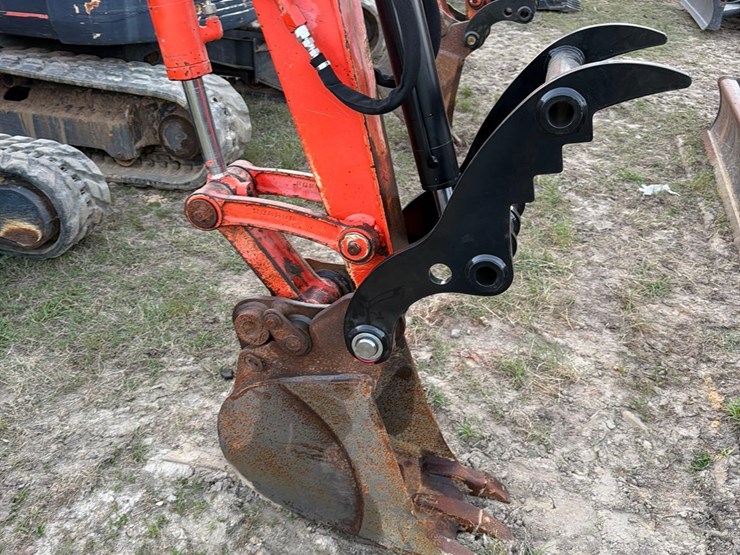 2009-kubota-u35-image-16