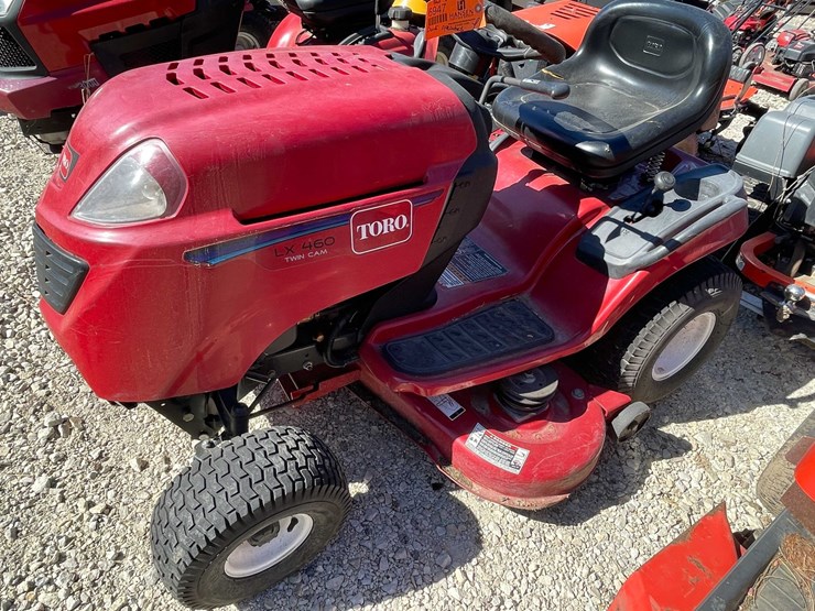 #6947-•-toro-riding-lawn-mower-image-1