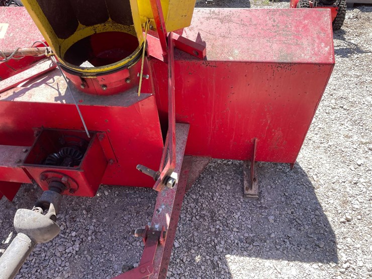 #7411-•-farm-king-snow-blower-image-16