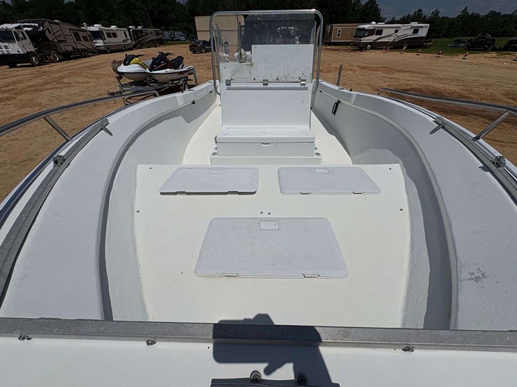 18'-cape-horn-center-console-fiberglass-bay-boat-image-19