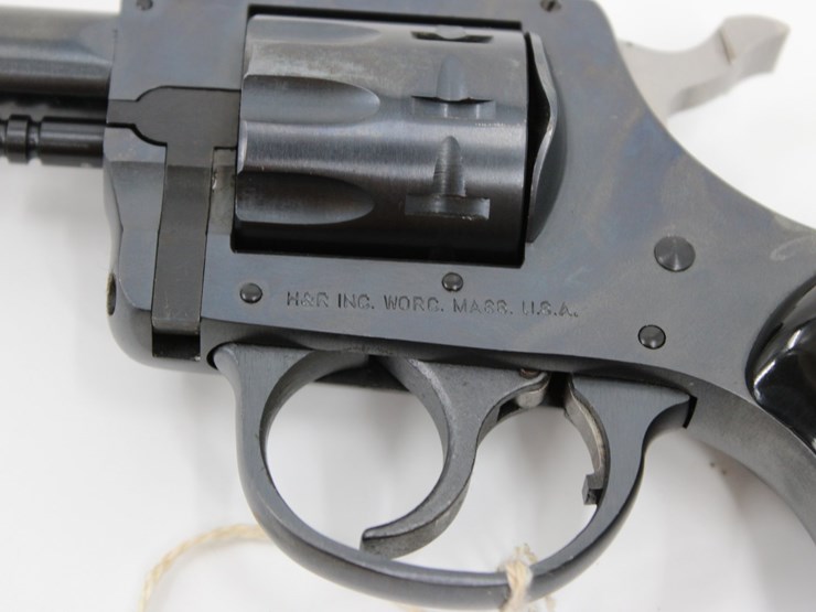 #111-•-h-&-r-model-929-.22-pistol-image-16