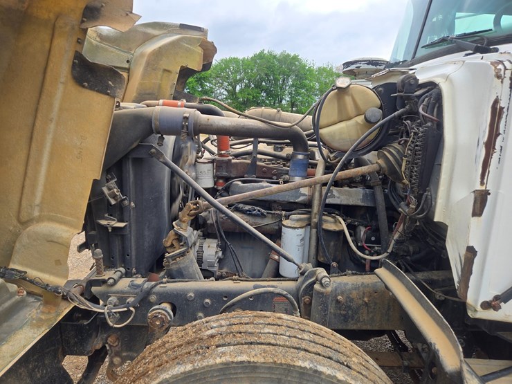 1996-mack-rd690s-image-40