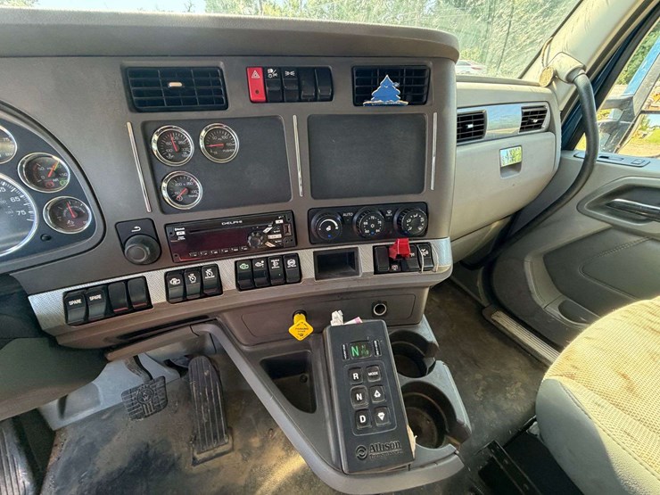 2016-kenworth-t880-image-28