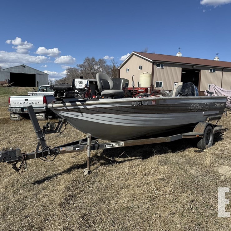 CRESTLINER PRO-AM 18 FT. BOAT W/ TRAILMASTER TRAIL