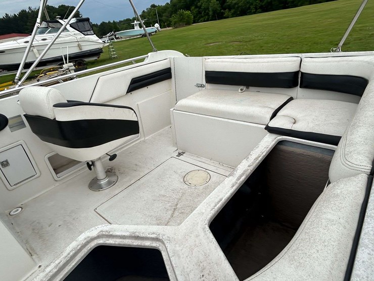 1996-chaparral-sunesta-230-deck-boat-w/mercruiser-se116-inboard/outboard-&-trailer-(no-title~bos-onl-image-13