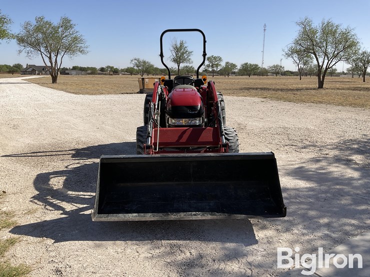 2011-case-ih-farmall-40b-image-2