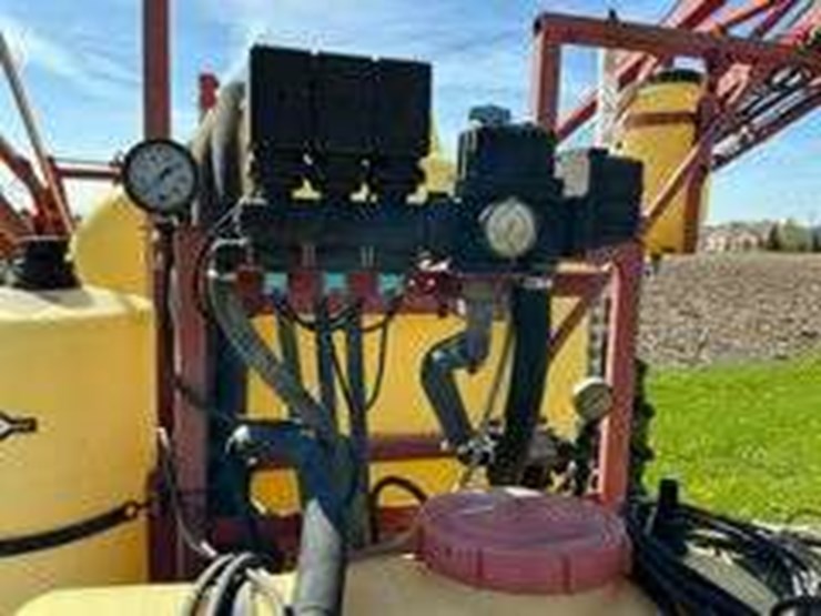 hardi-1000navigator-pull-type-sprayer,-1000-gal.-image-6