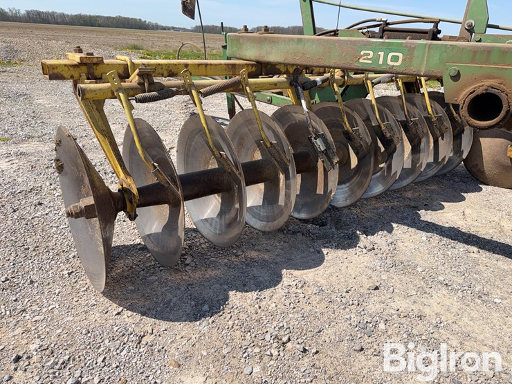 john-deere-210-image-9