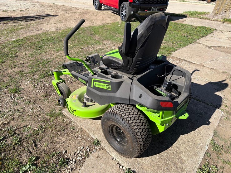 greenworks-pro-crz-428-electric-lawnmower-image-4