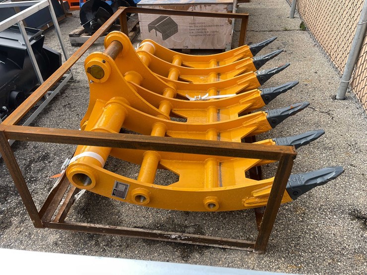 caterpillar-320-image-6