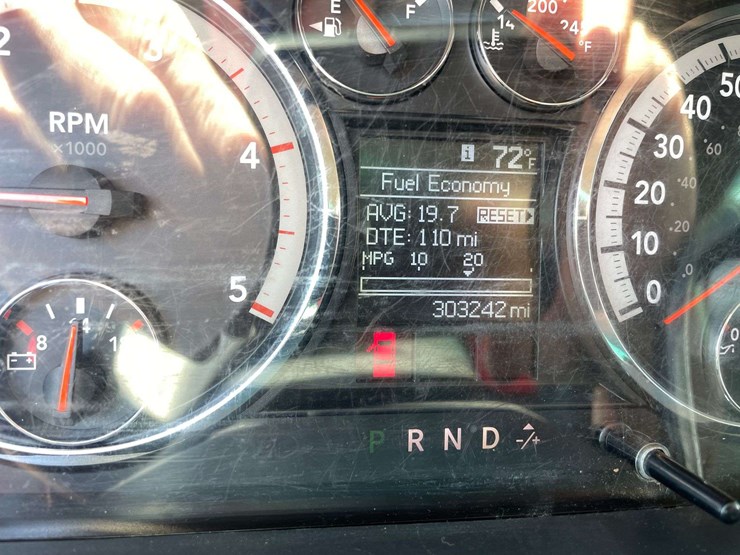 2012-dodge-ram-3500-image-26
