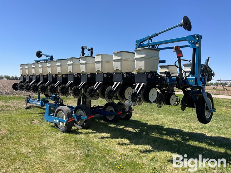 2011-kinze-3600-image-7