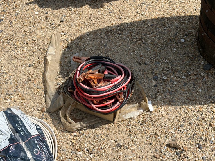 #5118-•-box-of-jumper-cables-image-1