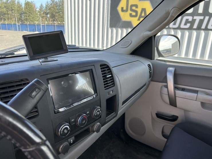 2013-chevrolet-silverado-1500-image-15