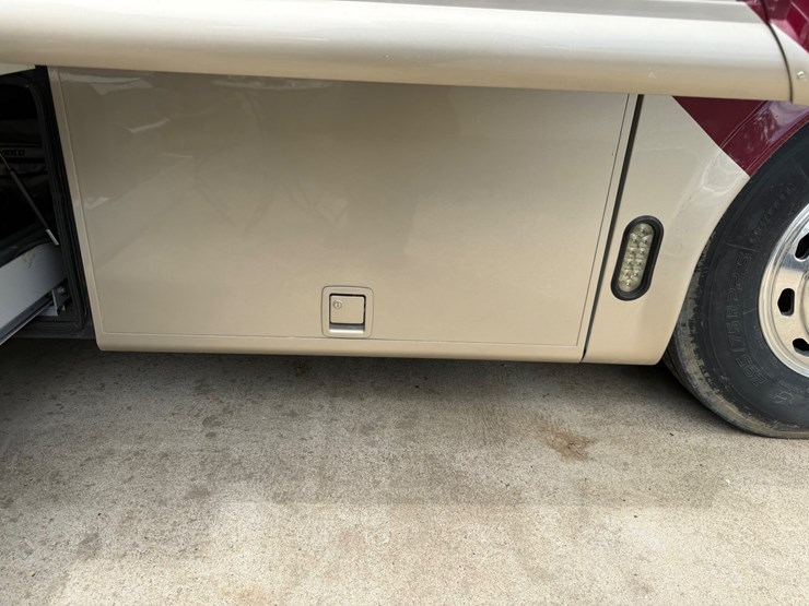 #7-•-2005-tiffin-phaeton-40’-–-premium-refurbished-coach-image-8