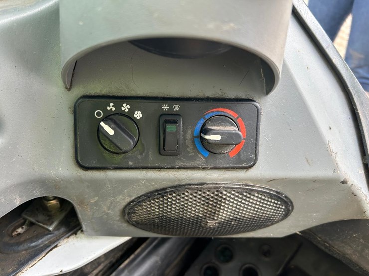 2022-bobcat-t770-image-23