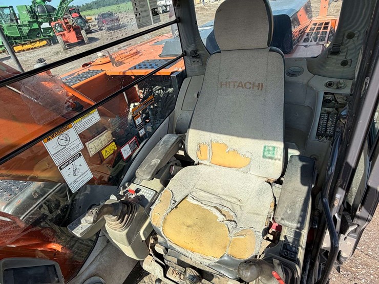 2015-hitachi-zx160-lc-image-29