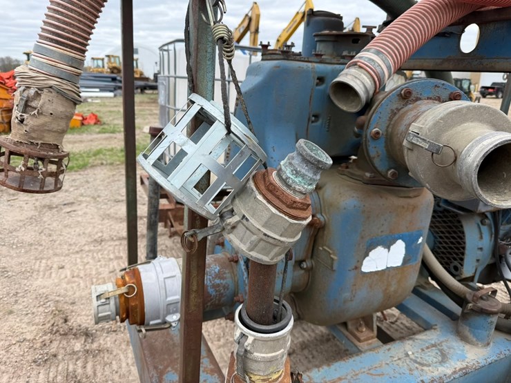 #3889-•-towable-water-pump-image-25