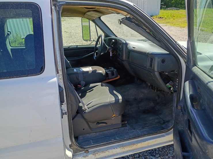 #24570-•-2001-chevrolet-silverado-pickup-truck-image-33