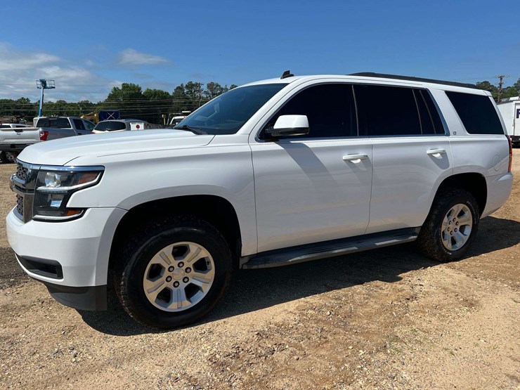 2015-chevrolet-tahoe-lt-image-1