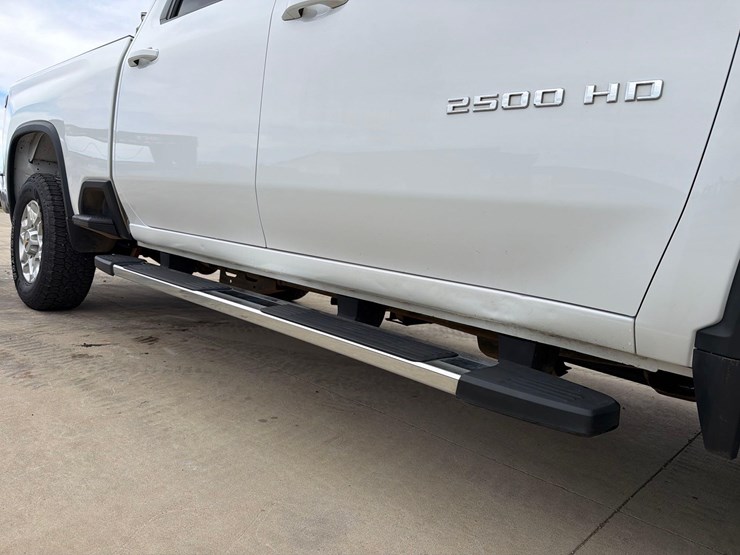2021-chevrolet-2500hd-image-18
