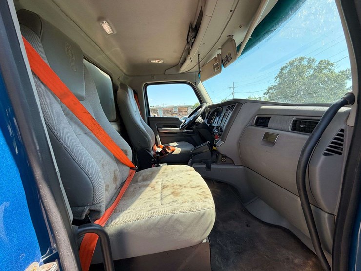 2016-kenworth-t880-image-32