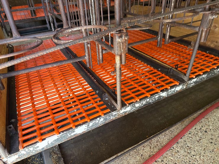 10-sections-of-orange-metal-floor-grates-image-17